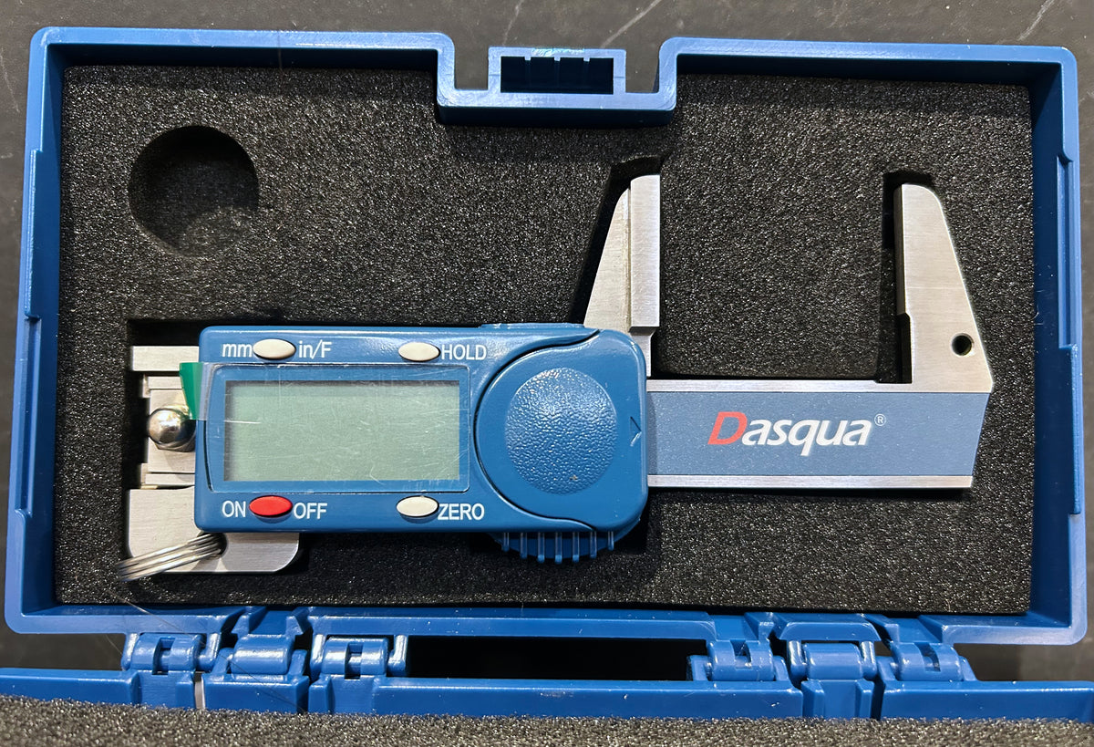 DASQUA 2140-8101 0-25 mm snap action caliper in protective case